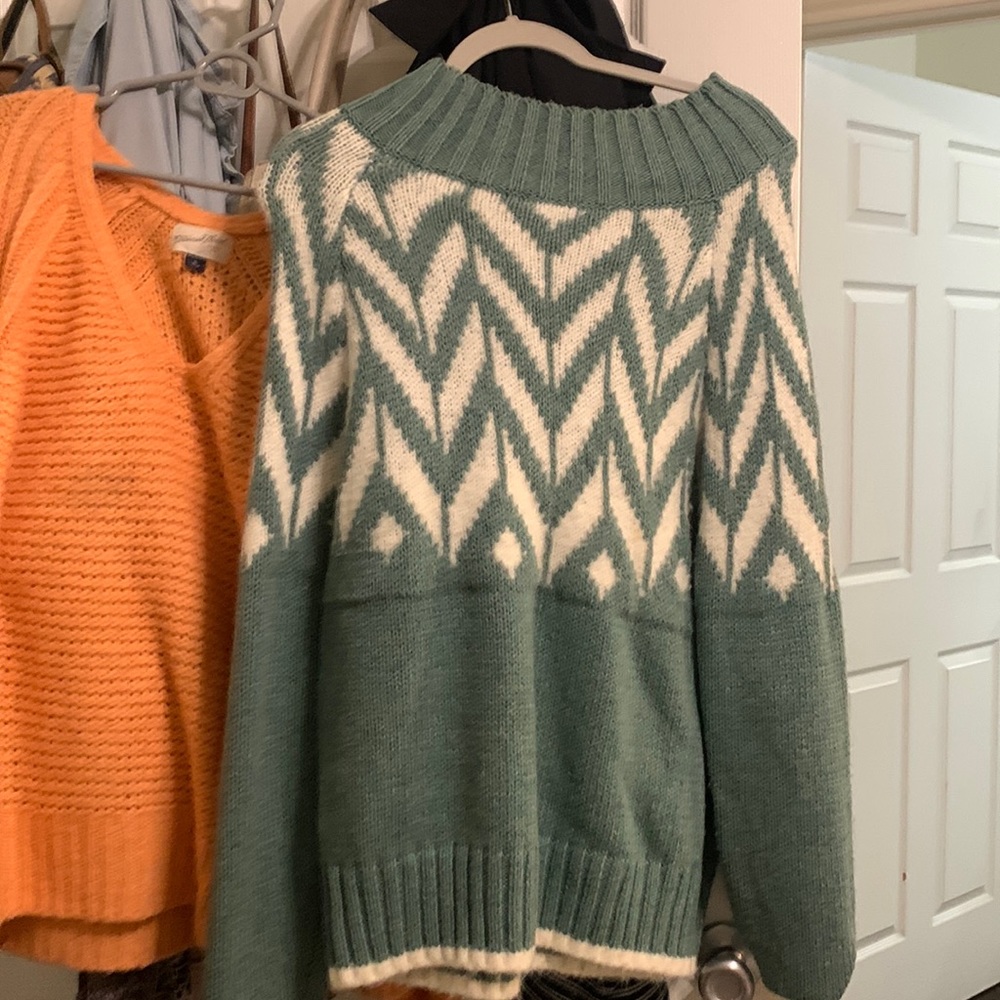 Sweaters good condition!! Just doesn’t fit anymore